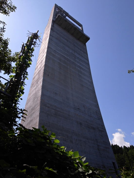 石崎無線中継所 津軽の塔